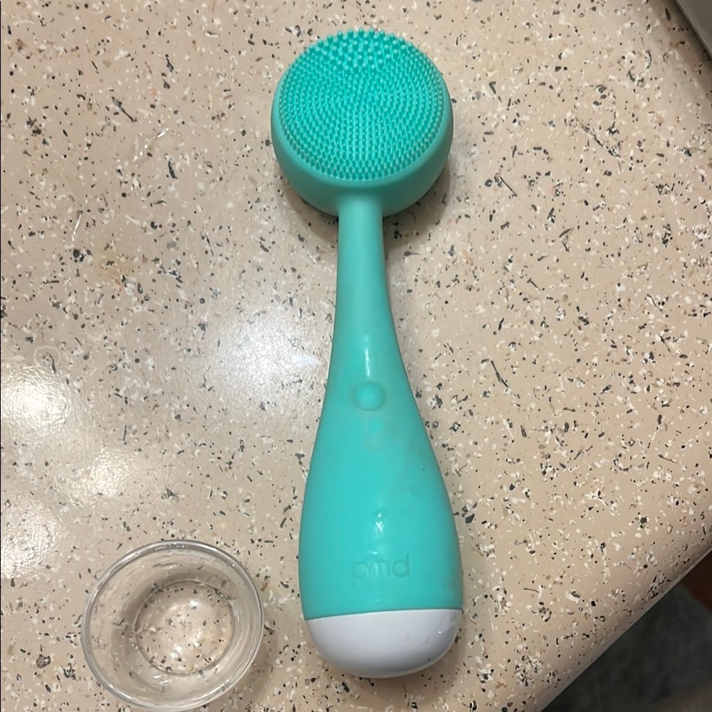 Pmd facial cleaner